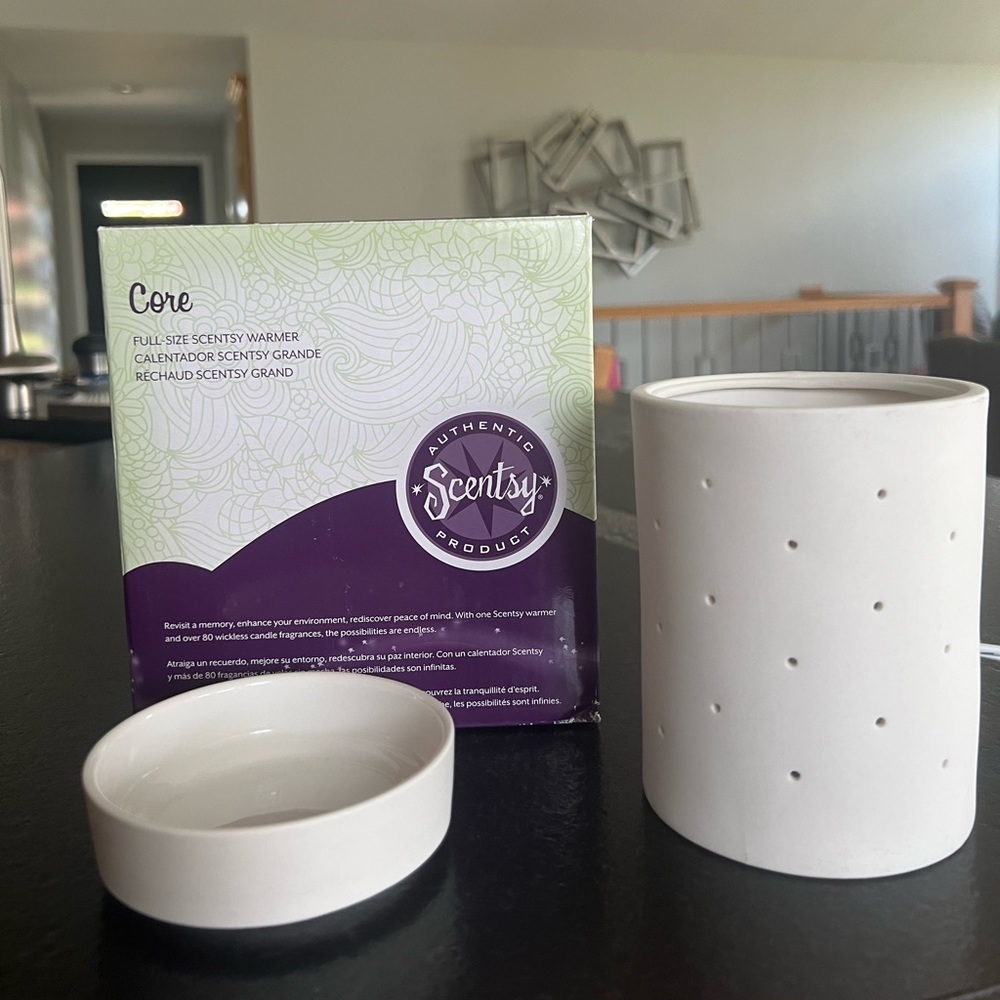 Core Scentsy Full Size Warmer & Wraps